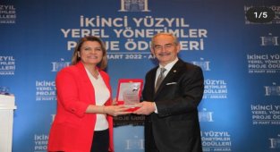 Başkan Hürriyet'e İZGİM ödülünü çağdaş Eskişehir'in mimarı Yılmaz Hoca verdi