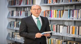 Başkan Soyer'den "Her Muhtarlığa Bir Kütüphane" kampanyası