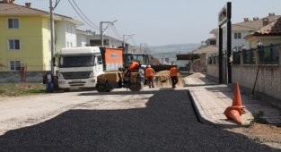 Bursa İnegöl'de 8 sokakta 4 km yol yenileniyor