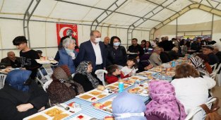 Bursa Mudanya'da iki ayrı iftar çadırı kuruldu
