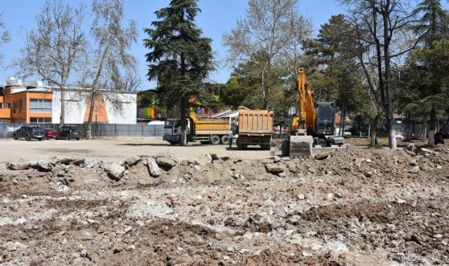Bursa Yenişehir'de dev meydana ilk kazma vuruldu