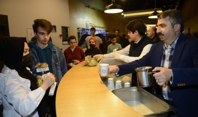 Bursa Yıldırım'da 'Uyumayan Kütüphane'de sahur vakti