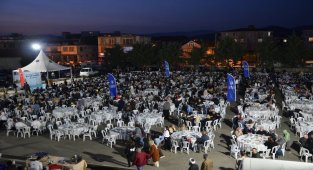 Bursa'da iftar sofrası İznik'te kuruldu