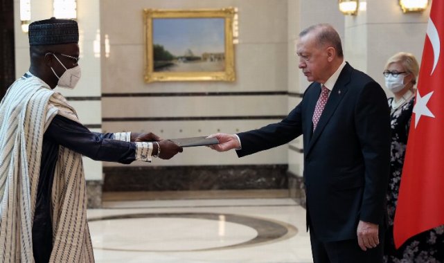 Büyükelçilerden Cumhurbaşkanı Erdoğan'a güven mektubu