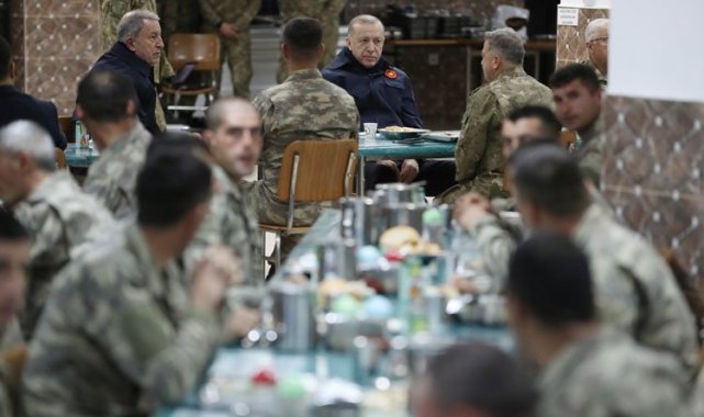 Cumhurbaşkanı Erdoğan'dan Hakkari'deki Mehmetçiğe iftar sürprizi