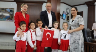 DİDİMLİ MİNİKLERDEN BAŞKAN ATABAY'A SÜRPRİZ ZİYARET