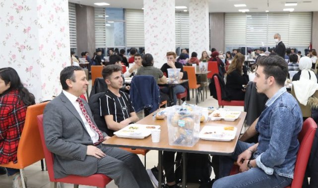 ERÜ Rektörü Çalış, öğrencilerle iftar yaptı