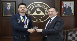 ERÜ Rektörü Çalış'a Basketbol Erkek Takımından ziyaret