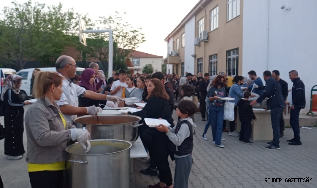 Gazi İlköğretim Okulu'ndan İftar