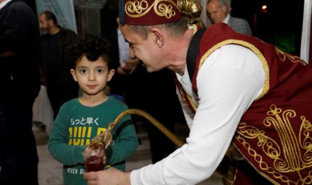 Hafız Bünyamin Topcuoğlu teravihte Bursa İnegöl cemaati ile buluştu