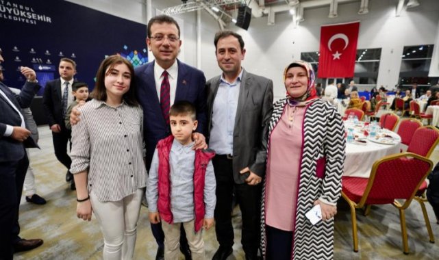 İmamoğlu, iftarını halk ekmek çalışanlarıyla yaptı