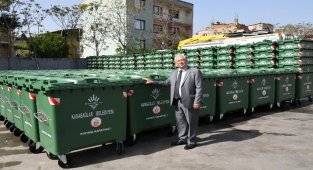 İzmir Karabağlar'a modern çöp konteynerleri kazandırılıyor