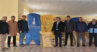 İzmir'den Kars'a 105 ton tohum desteği