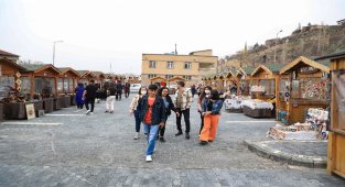 Kayseri Talas'ta Maharetli Eller Kadın Üretici Pazarı'na yoğun ilgi