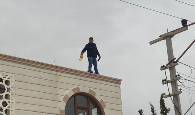 Kilis Mezarlıklar Müdürlüğünün çatısında canına kıymak istedi.