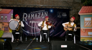KUŞADASI’NDA RAMAZAN EĞLENCESİNE YOĞUN İLGİ
