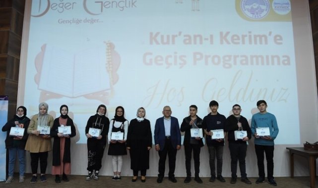 Memduh Büyükkılıç 'değer'li gençlerle buluştu