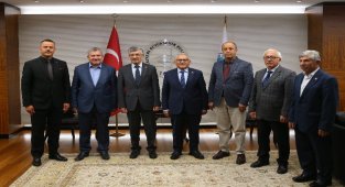 Memduh Büyükkılıç'a ziyaretçi akını