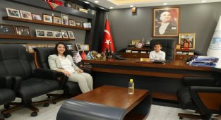 Minik Kaymakam Cemre talimat verdi 'okulun bahçesindeki kale direkleri yenilensin'
