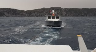 Muğla Marmaris'te sürüklenen tekne kurtarıldı