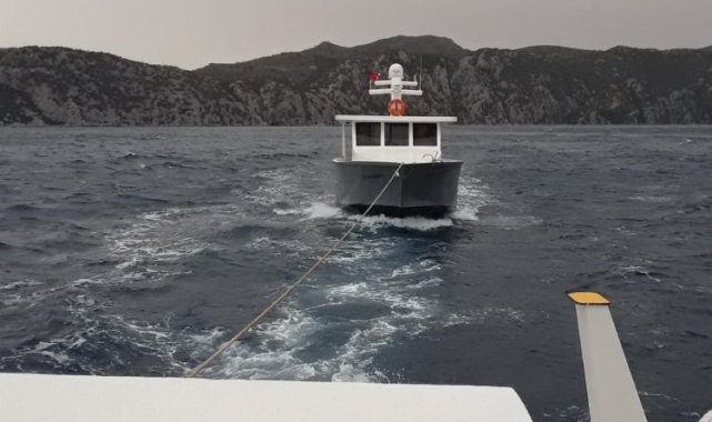 Muğla Marmaris'te sürüklenen tekne kurtarıldı
