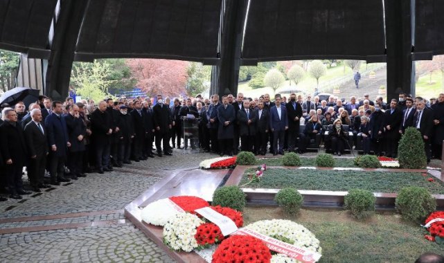 Turgut Özal mezarı başında anıldı