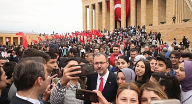 81 ilden gelen gençler Anıtkabir'de