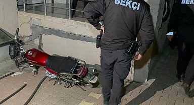 Adıyaman'da karşısında bekçileri gören motosiklet hırsızı kaçtı