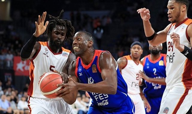Anadolu Efes seriyi eşitledi