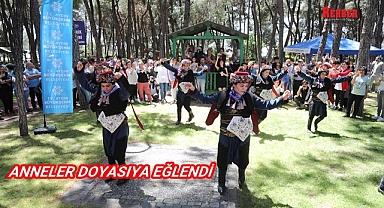 ANNELER DOYASIYA EĞLENDİ