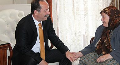 "Anneler sonsuz sevginin timsali"