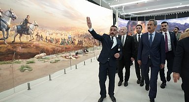 Bakan Özer'den Türk Tarih Müzesi'ne ziyaret