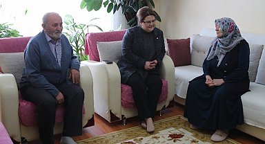 Bakan Yanık'tan özel günde anlamlı ziyaret
