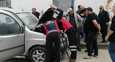 Bilecik Pazaryeri'nde park halindeki kamyonet yandı