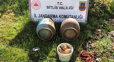 Bitlis'te toprağa gömülü patlayıcılar ele geçirildi
