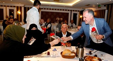 Bursa İnegöl'de ilçe protokolü şehit anneleri ile bir arada