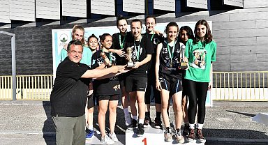 Bursa Osmangazi'de genç sporcular ödüllerine kavuştu