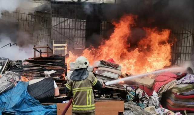 Bursa Osmangazi'de hurda deposunda yangın