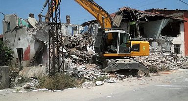 Bursa Osmangazi'de metruk binalar tek tek yıkılıyor
