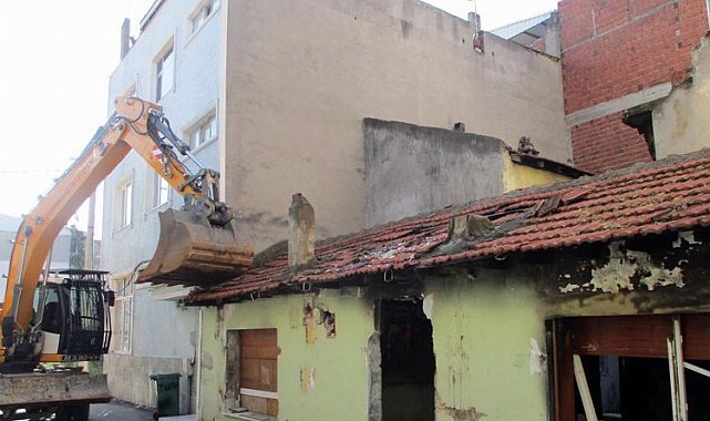 Bursa Osmangazi'de metruk yıkımları sürüyor