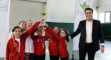 Bursa Osmangazi'de satranç tutkunları ödüllerine kavuştu