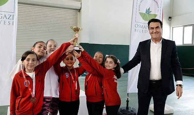 Bursa Osmangazi'de satranç tutkunları ödüllerine kavuştu