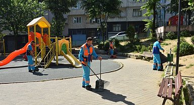 Bursa Yıldırım'ın sokaklarında bahar temizliği