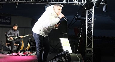 Bursa'da yağmura rağmen Bilal Sonses'le coştular