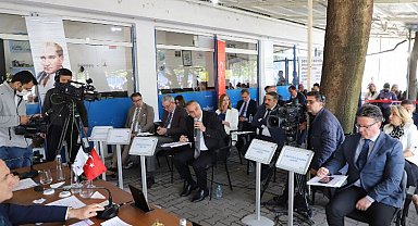 Büyükçekmece'de köy kahvesinde meclis toplantısı