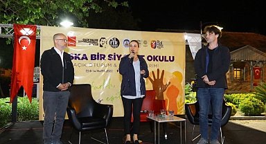 Demokrasinin geleceği İzmir Selçuk'ta konuşuldu