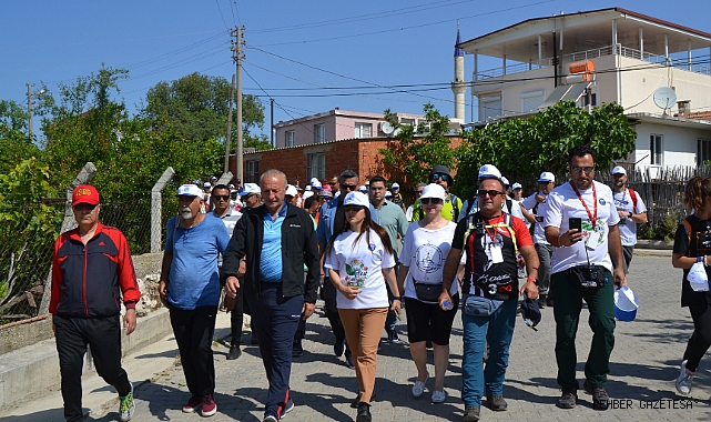 Didim'de geleneksel kutsal yol yürüyüşü