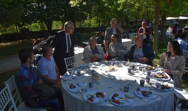 Edirne Keşan'da engelli bireyler kahvaltıda bir araya geldi