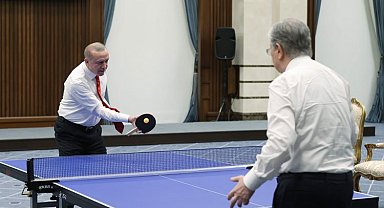 Erdoğan Kazak mevkidaşıyla masa tenisi oynadı