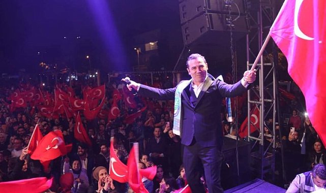 Ferhat Göçer'den 10 bin kişilik konser